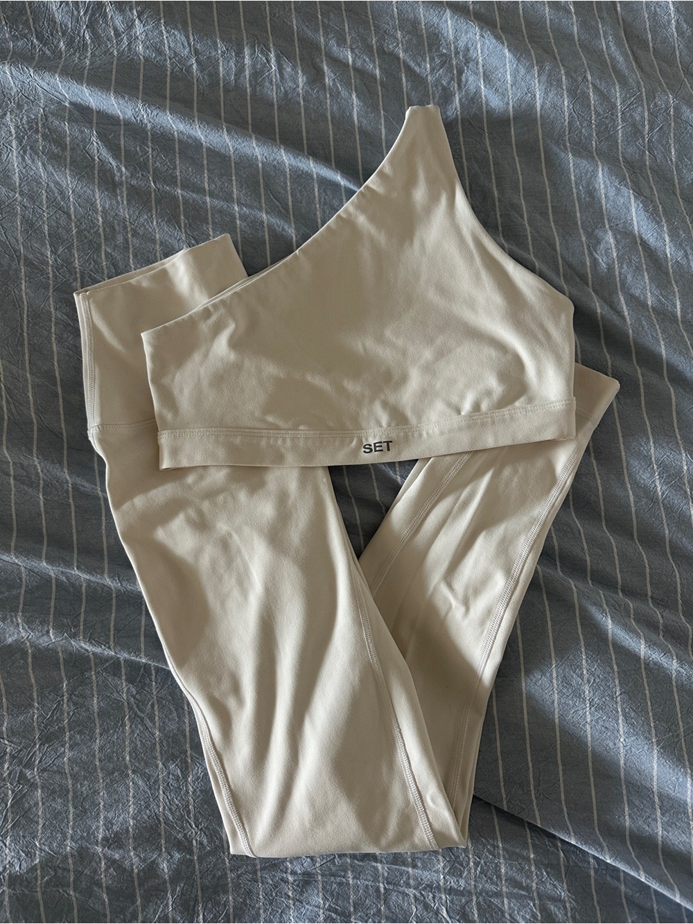 Set Active Off White Set